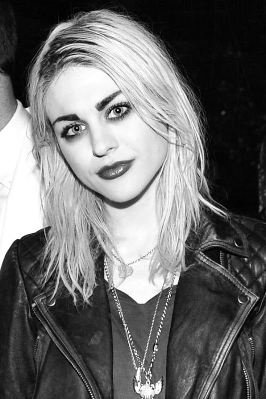 coolkidsrm's tweet photo. ▸∫ Nombre: Skyler Daugherty.
▸∫ Faceclaim: Frances Bean Cobain. https://t.co/MiRWzWv7wi
