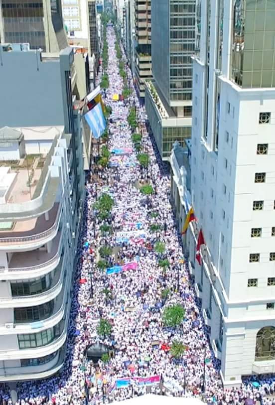 providacm's tweet photo. : RT EsmeraldasXVida: ABSURDO
+d 1.000.000 personas marchan defendiendo #FamiliaYVida 
Transdictadura demanda a ob… https://t.co/8QMBXnKKXP