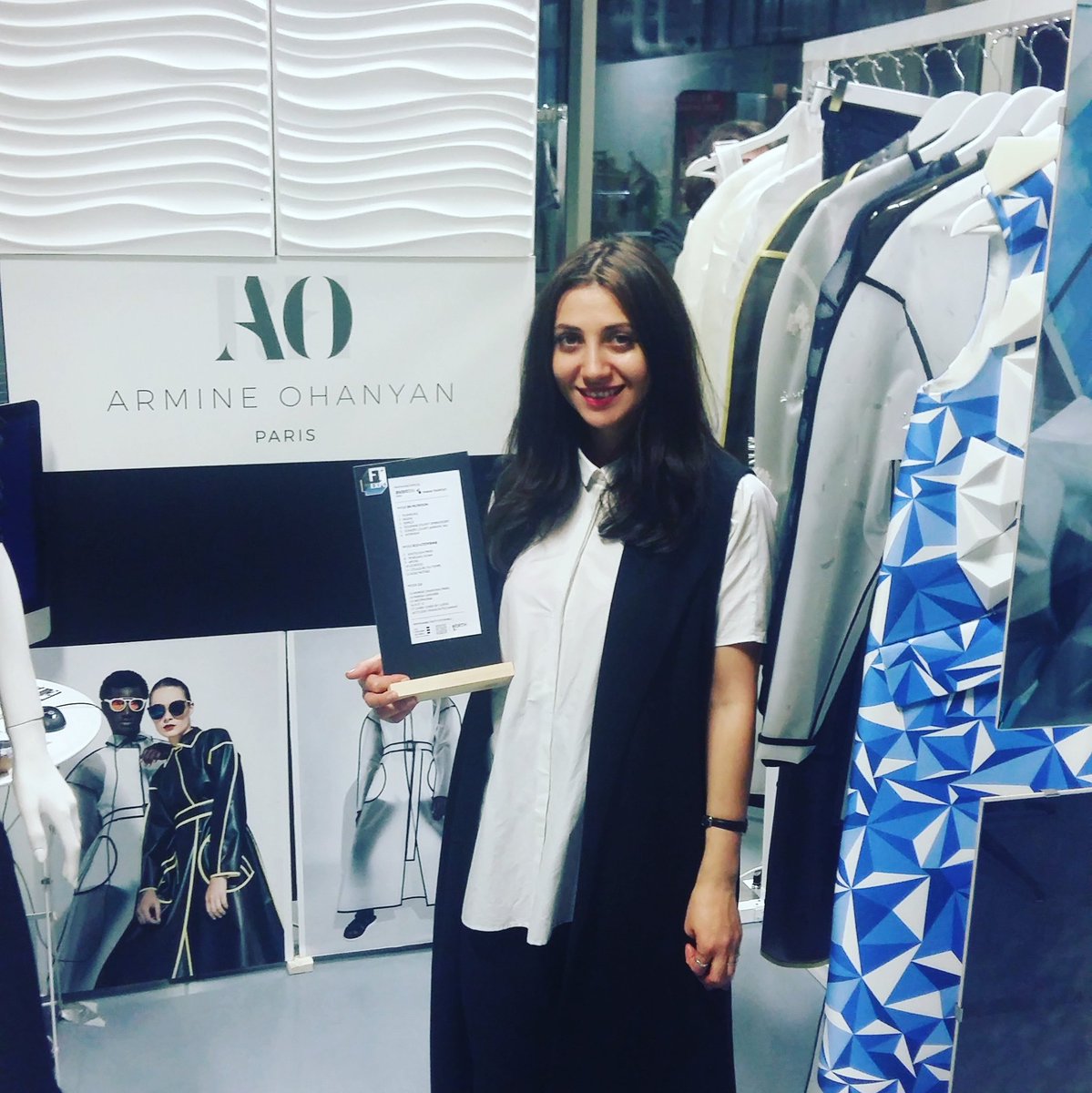FTweekParis's tweet photo. @armine_ohan Gagne la #FTExpo! Soit : 70h chez @hallcoutureparis, 1 stand sur @AvantexParis &amp; 1 accompagnement par @AteliersdeParis  #FTWeek https://t.co/ZpfKLvdncB