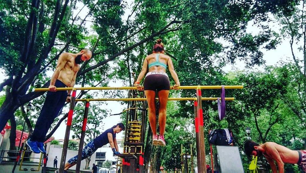 cali2thenics's tweet photo. The team
.
Calisthenics classes M-F 6:00 am, 6:30 & 7:30 PM
Saturday handstand class 10 am
.
#TheTeam #abs #perfectnever #pushups #intermit… https://t.co/73I2DQcM0v
