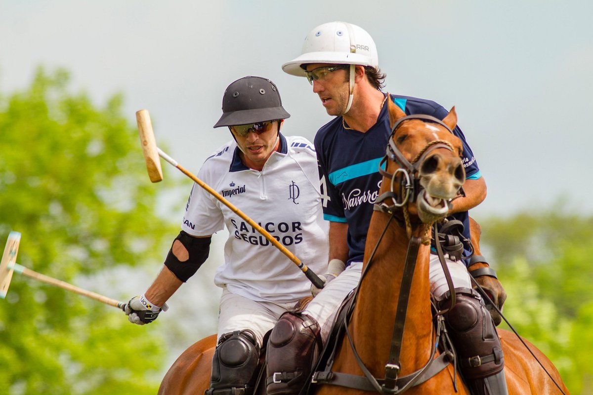 Postales de <a href="/polohurlingham/">Polo Hurlingham Club</a>: Rodrigo Rueda y <a href="/GuilleTerrera/">Guille Terrera</a> en accion.
Foto <a href="/lupeaizaga/">Guadalupe Aizaga</a> 
<a href="/laesquinalmpolo/">La Esquina LM Polo</a>