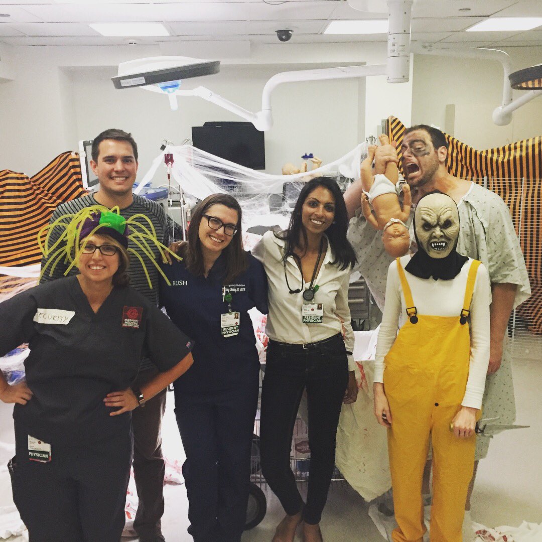 ALMannixMD's tweet photo. EM Halloween Escape Room sim with these awesome #RushEM interns! #RushEMSim #EMConf #Simulation @JPHoffmanMD @SHockEMSim @RushEmergency https://t.co/Qy5veox324