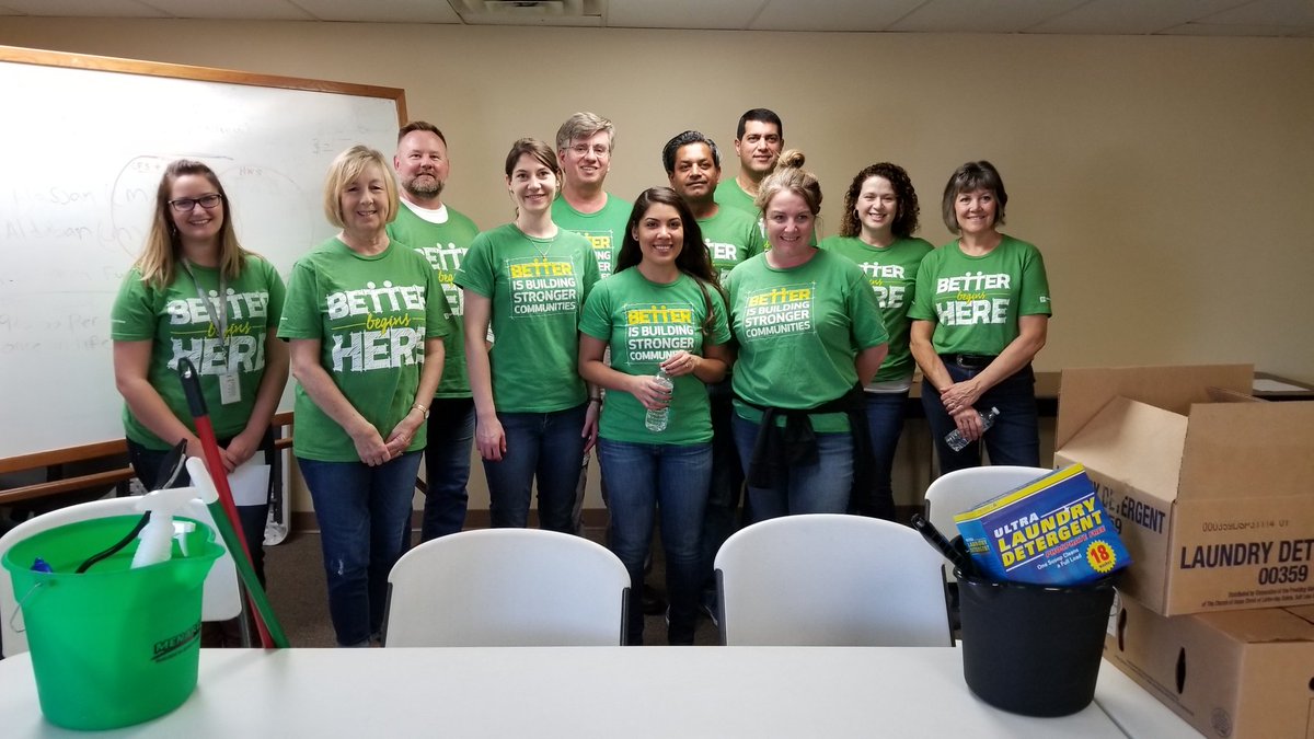 amyeblanchard's tweet photo. Creating/delivering care packages for refugees supported through @LFSNEB as part of #DayofCaring. Amazing organization doing vital work - proud to be a part of it with the @TDAmeritrade team! #BetterBeginsHere #OpsComms #lovemycommunity #youarewelcomehere https://t.co/oL51Jr4nBM