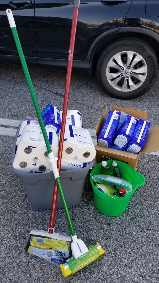 amyeblanchard's tweet photo. Creating/delivering care packages for refugees supported through @LFSNEB as part of #DayofCaring. Amazing organization doing vital work - proud to be a part of it with the @TDAmeritrade team! #BetterBeginsHere #OpsComms #lovemycommunity #youarewelcomehere https://t.co/oL51Jr4nBM