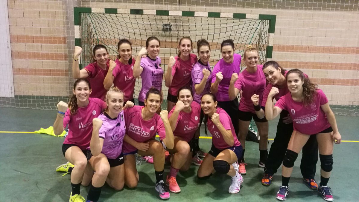 CBMB_Official's tweet photo. Las berenguelas completan un nuevo entreno con vistas al partido de @BalonmanoAdesal Hoy todas de ROSA 💞🤾‍♀️💪 #DiaMundialdelCáncerdeMama https://t.co/i0y5okyaxk