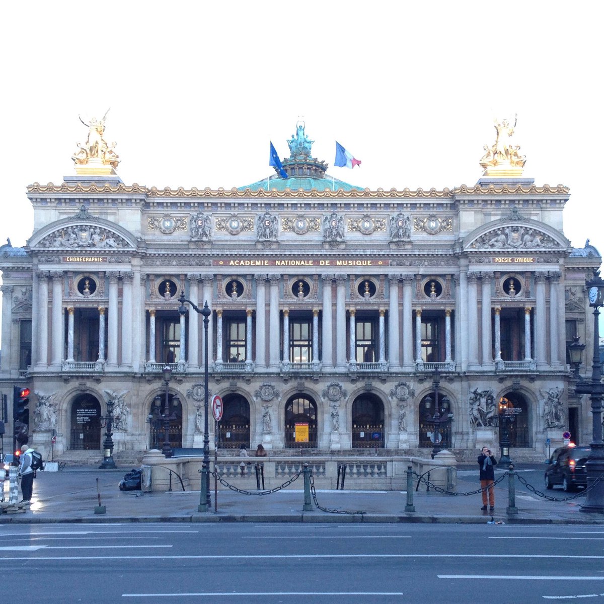 hhickmore's tweet photo. My #OperaPassion began on the left @operadeparis 10yrs ago; now focussed on the right @E_N_O. Cheers to #OperaPassionDay @bbcarts @BBCRadio3 https://t.co/xFbnB0KDVJ