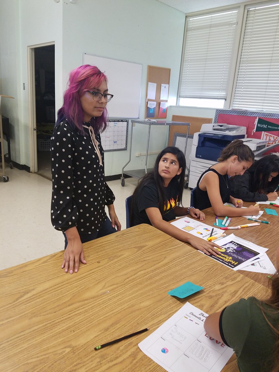 THMSWEBcrew's tweet photo. #THMSWEBcrew and #THMSASB learning the elements of design from @GTHSGraphics such a great workshop! @THMS_CJUSD @ColtonJUSD https://t.co/ZrG3mYm63P