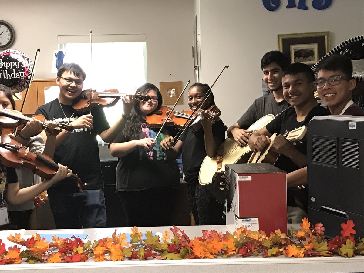 ThsBuffaloes's tweet photo. #ivegot Mariachi @ThsBuffaloes. @IveGotTUHSD https://t.co/5hQwhediqC