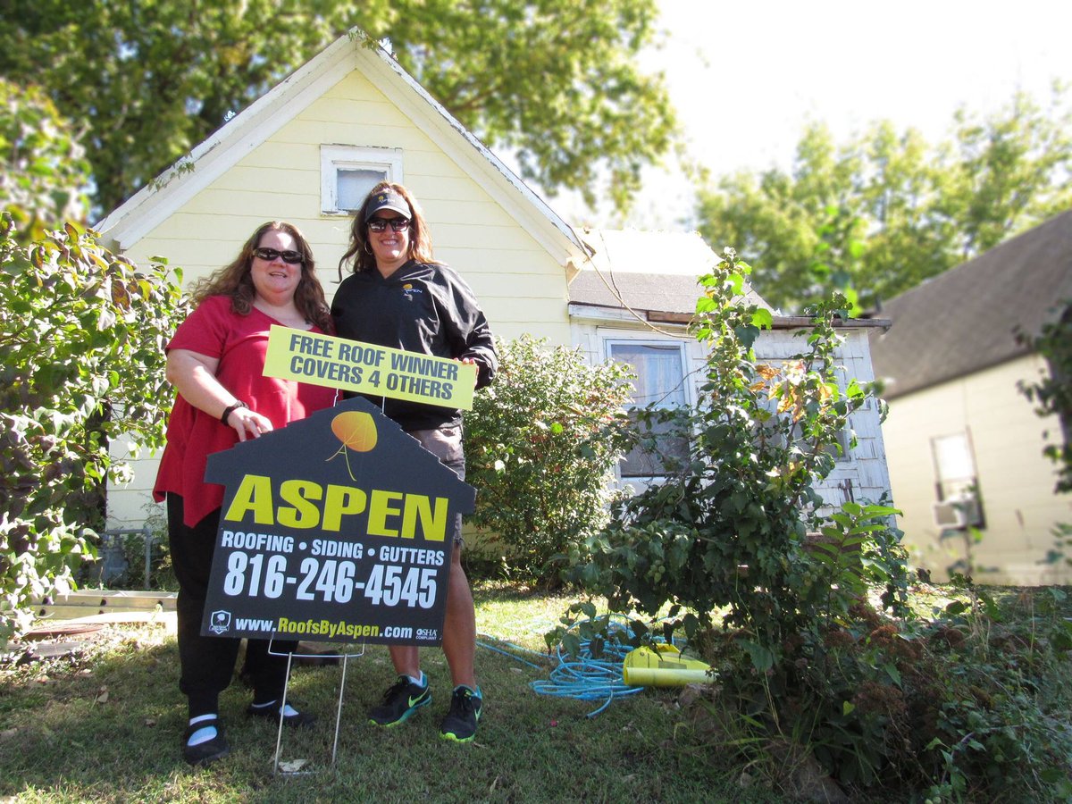AspenCont's tweet photo. Another homeowner w/ one less worry. Congrats Dawn B.! Special thanks to sponsors @IKORoofing, MaxFelt & @SRSICORP. #Covers4Others #FreeRoof https://t.co/T5VQwwwLq4