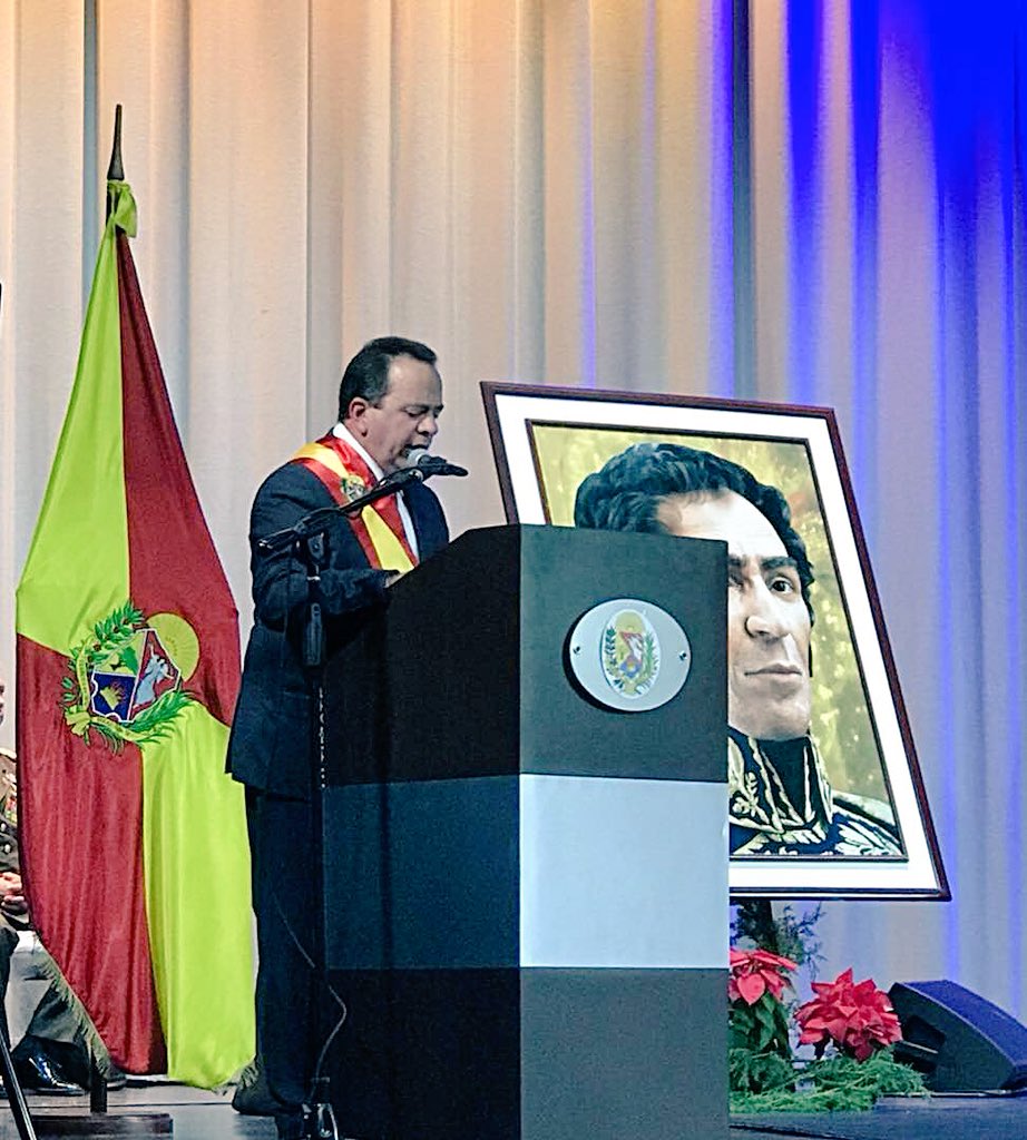 RMarcoTorres's tweet photo. Con amor profundo, la presencia infinita de Chávez y nuestro Pdte @NicolasMaduro hoy juro lealtad al pueblo de #AraguaPotenciaConMarcoTorres https://t.co/OOZUUhnW99