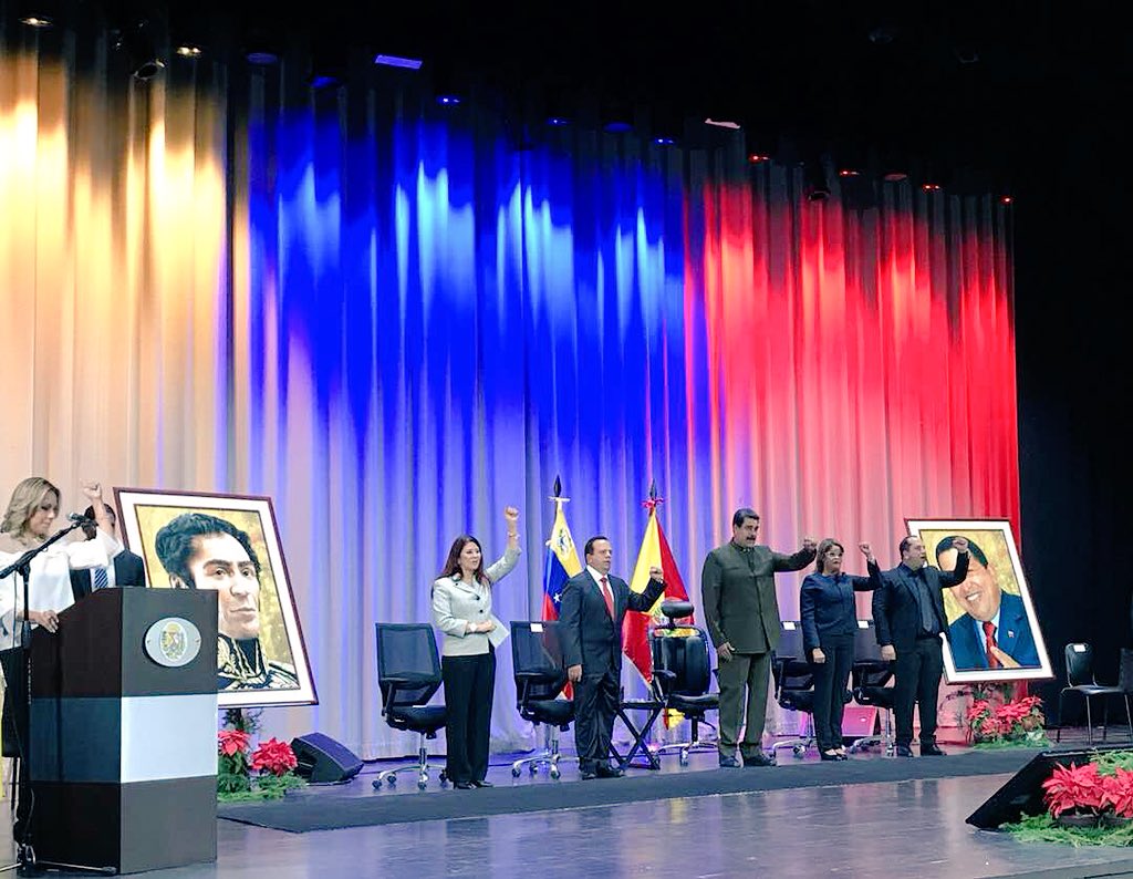 RMarcoTorres's tweet photo. Con amor profundo, la presencia infinita de Chávez y nuestro Pdte @NicolasMaduro hoy juro lealtad al pueblo de #AraguaPotenciaConMarcoTorres https://t.co/OOZUUhnW99