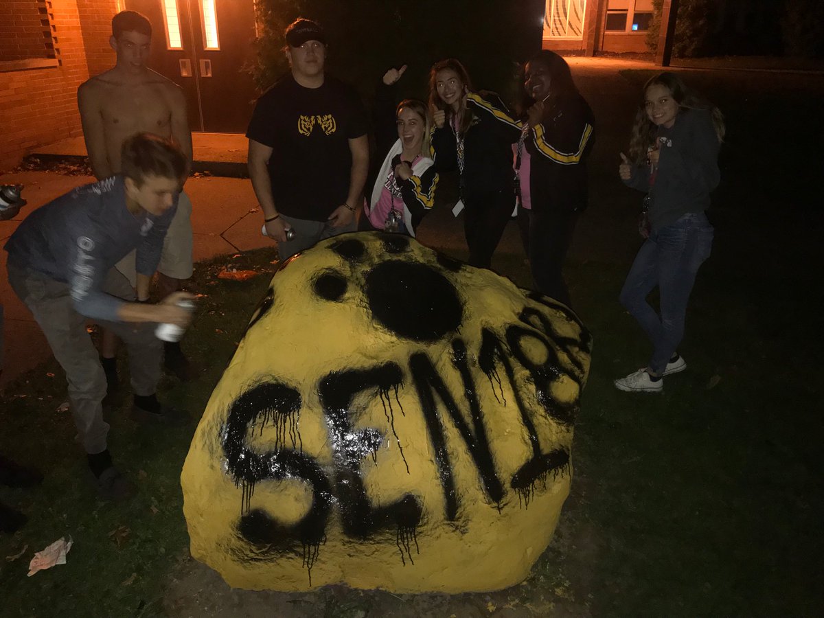 CF_GoldenNugget's tweet photo. SENIORS!!! https://t.co/C5x8F0REWc