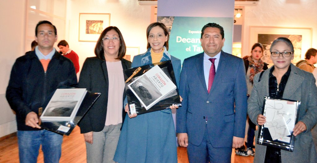 CulturaHidalgo's tweet photo. Srio. @Olaff111 y Karina Juárez Ramírez, Dir.ª del #CEARG inauguraron esta tarde la exposición "Decantando el Tamiz" en el #CCRealDelMonte. https://t.co/t6TtBBGcLQ
