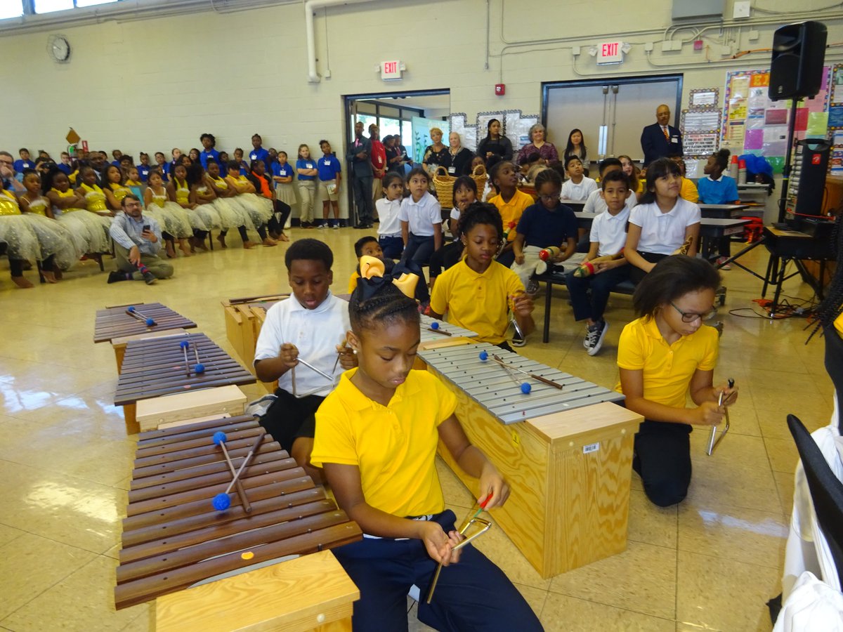 meorff's tweet photo. Bringing Quackers to life with actors, singing, props, and instruments #ReadfortheRecord https://t.co/I89zg0AgvC