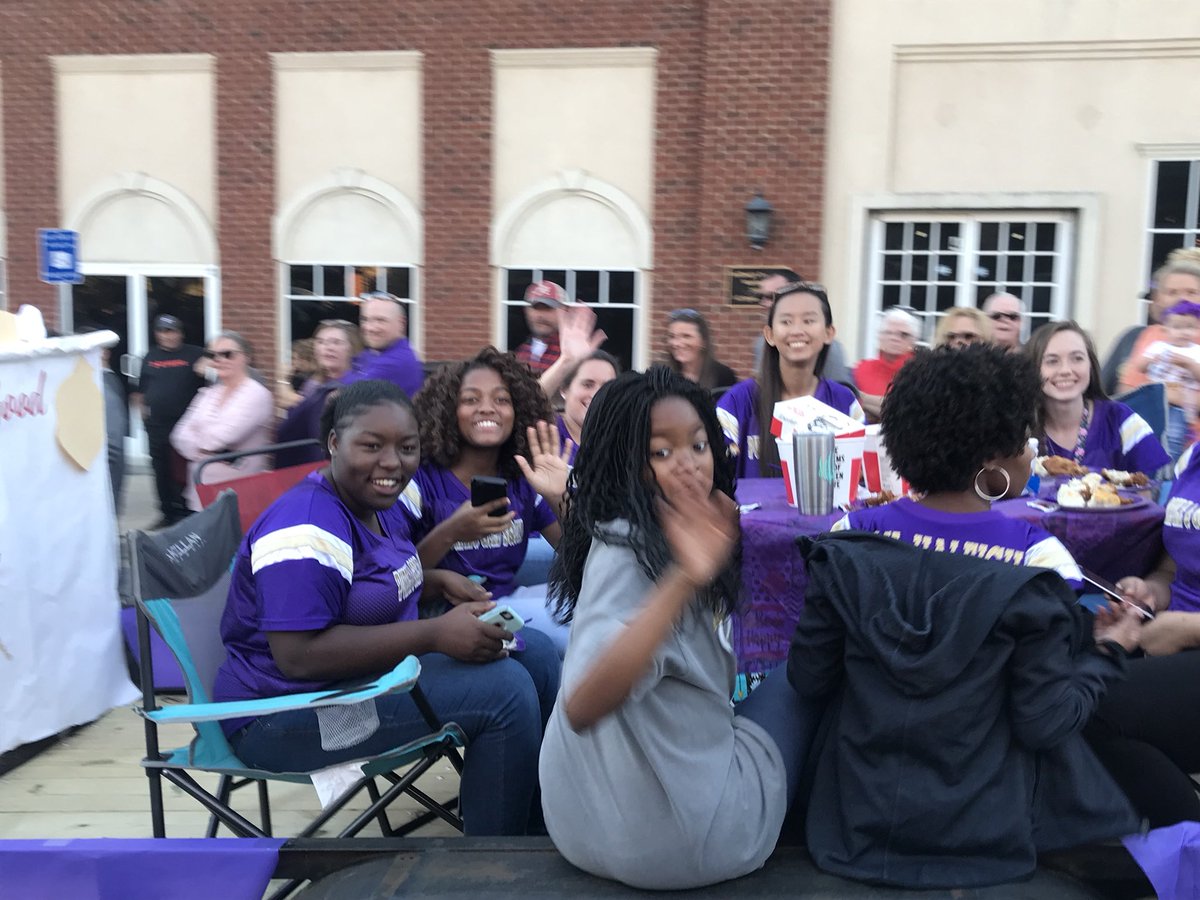 💜Purple and Gold Squad💛 Servin’ Up Kuntry Fried Falcon!🍗