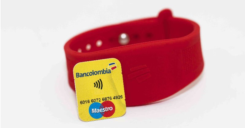 Finanzas_P's tweet image. Esta manilla le permite pagar compras sin necesidad de usar efectivo. &amp;gt;&amp;gt; bit.ly/2znzdDX