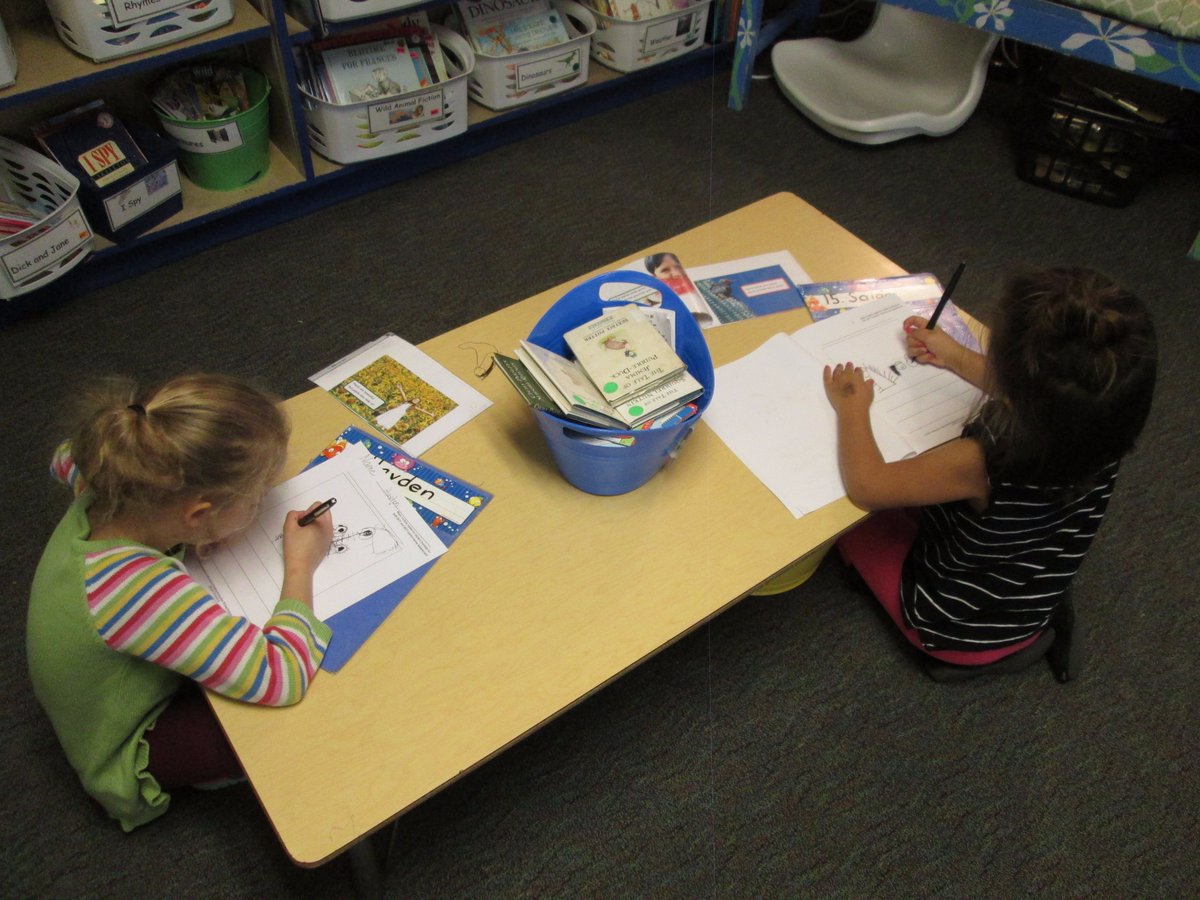 AKinderPlace's tweet photo. Writers at work on the Fall writing assessment  #amkindergarten #pmkindergarten #writingworkshop #TCRWP https://t.co/BinC7T8ecW