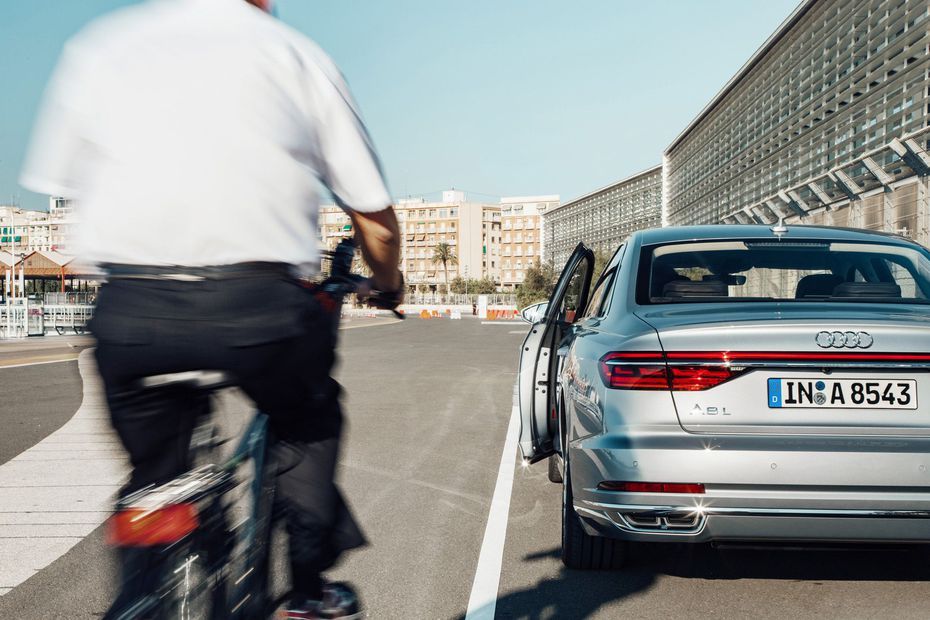 TMRnews's tweet photo. 2018 Audi A8 Exit Warning Aims To Save Cyclists - https://t.co/QcEnZlyUd9| #Audi #A8 #AudiA8 #2018my #safety #sedan #prestige #upperlarge https://t.co/M9pGjX63iR