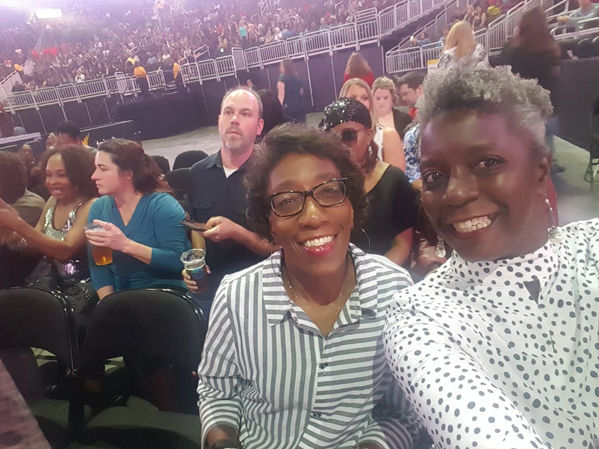 inapmontgomery's tweet photo. #sotwkcmo Celebrating my BD with my sister cuz I'm in control of my life!!! https://t.co/Me6h7xinO4