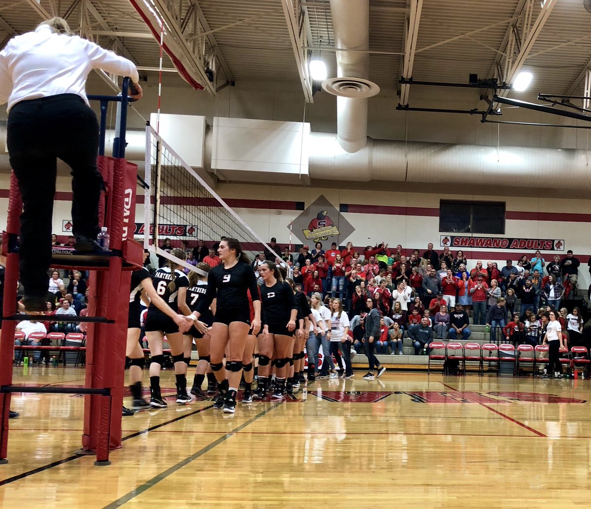 ShawanoLeader's tweet photo. The @shawanovball team heads to regional finals at Notre Dame after defeating Oconto Falls in 3 #wiaagvb #Hawks https://t.co/o6amm07gXW