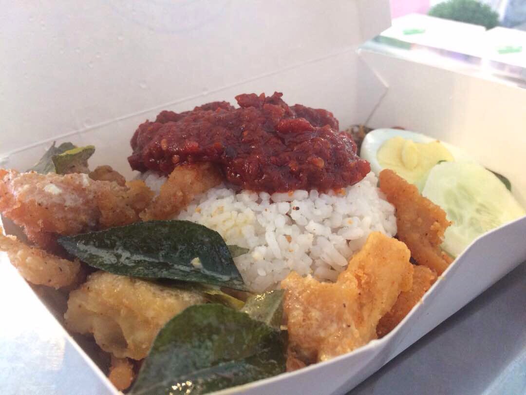 TheNLProject's tweet photo. RT to pass this Nasi Lemak around https://t.co/AHImKvD9vA
