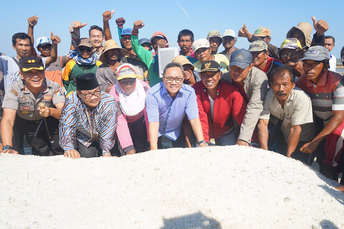 ZUL_Hasan's tweet photo. Kalau perbedaan rahmat, maka bersaudara adalah anugerahNya. Kalau Politik membuat terpisah, Ingatlah Merah Putih kita sama #JumatBerkah https://t.co/oMZOZYE0mu