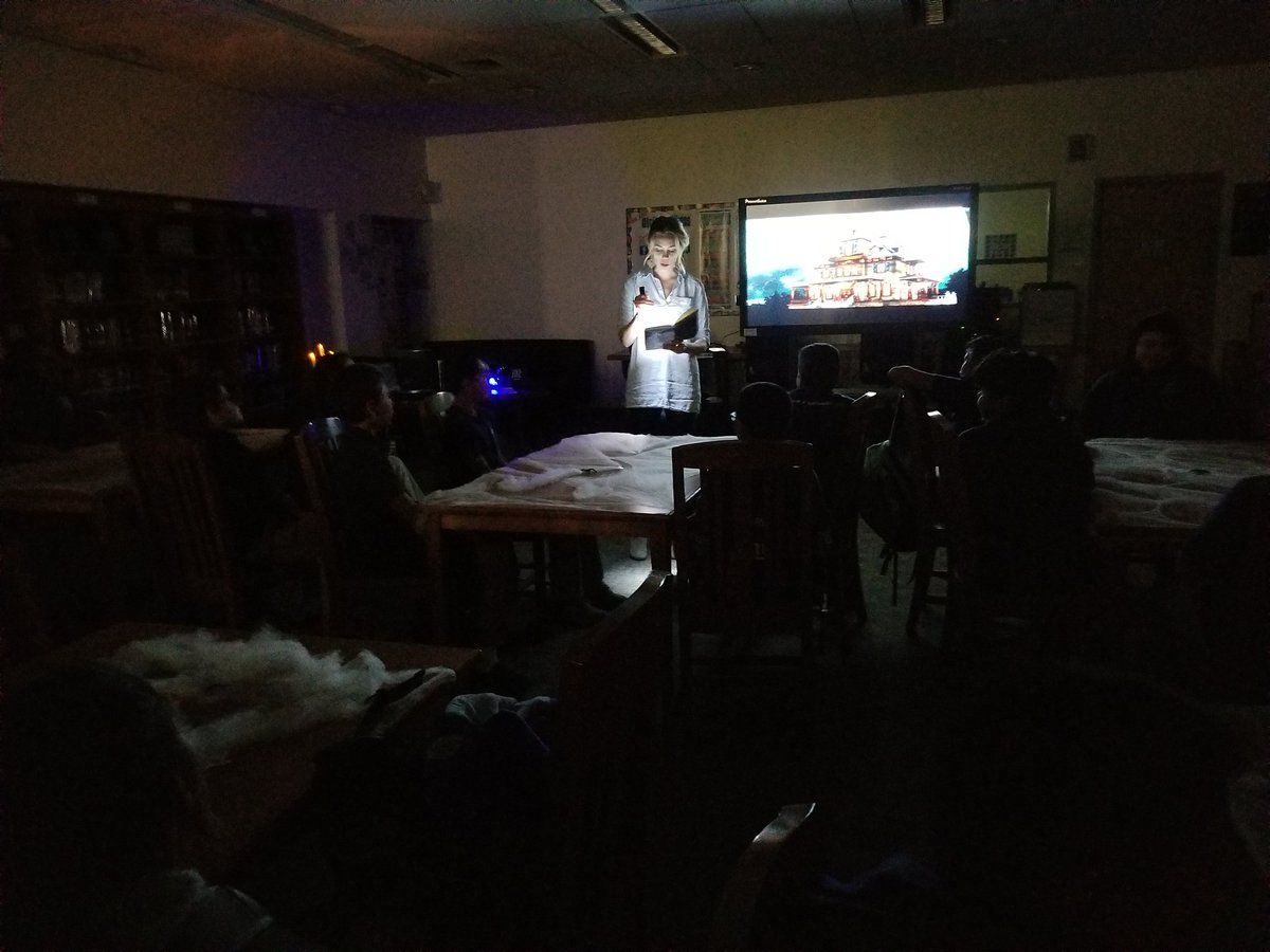 JRLibrarian's tweet photo. Scary stories at the #MELSlibrary #HorrorInTheLibrary @MetropolitanELS https://t.co/1EIAqEYcuL