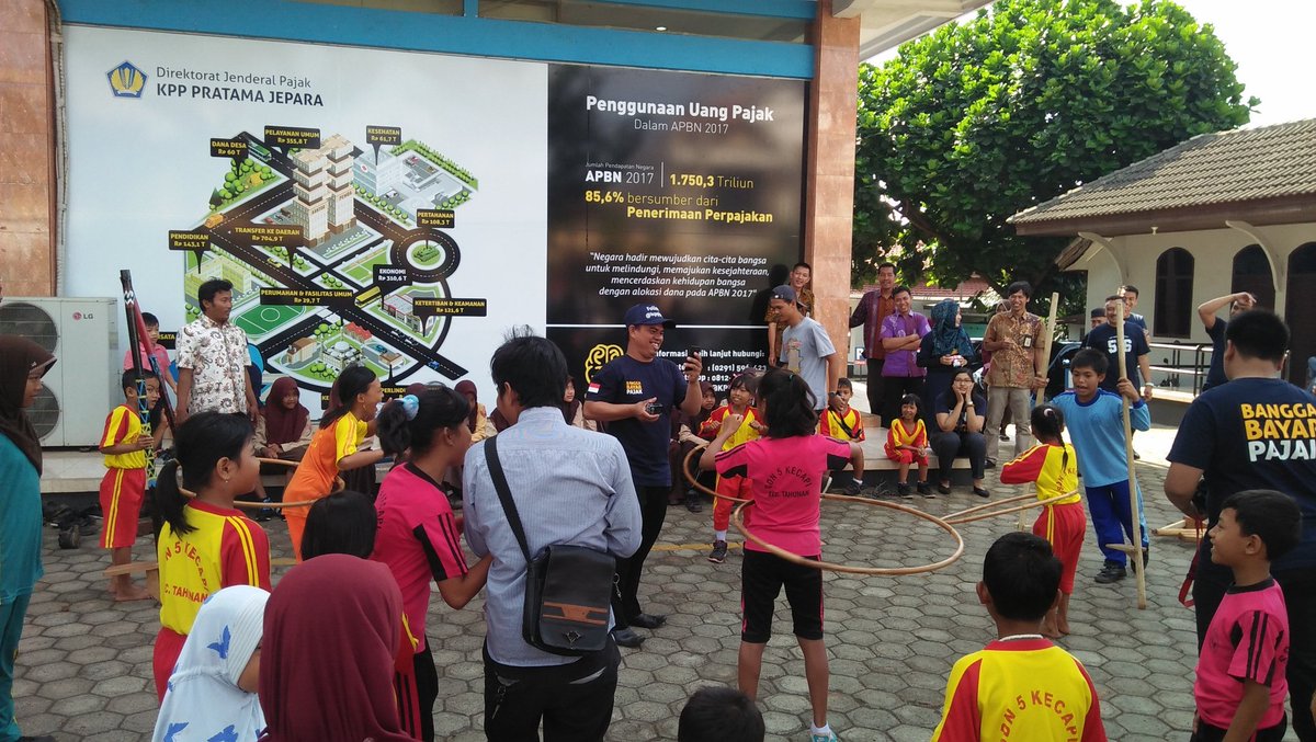 <a href="/Rumah_Belalang/">RumahBelajar Ilalang</a> <a href="/KemenkeuRI/">#UangKita</a> <a href="/DitjenPajakRI/">#PajakKitaUntukKita</a> <a href="/PajakJateng1/">#PajakKitaUntukKita</a> <a href="/PajakMania/">PajakMania</a> <a href="/pandupajak/">#LiterasiFinancial</a> <a href="/UungEka/">Eka Damayanti</a> <a href="/aniwinn/">Ana</a> <a href="/ISuwandio/">Irawan Suwandio</a> <a href="/endaryono/">#DirumahAja</a> <a href="/DenHasanID/">PenjualKripik</a> <a href="/adillaratuu/">Adilla Ratu Ghassani</a> <a href="/philippattynama/">Philip Pattynama</a> <a href="/master_fuu/">muhammad fuad hasan</a> @agungpakde <a href="/kushartoto011/">t0t0k</a> <a href="/mugiharto107/">mugiharto</a> <a href="/MutiaraPriska/">Mutiara K Priska</a> <a href="/azaekhan/">zaekhan</a> <a href="/tigasatumei/">tigasatumei@gmail.com</a> <a href="/putra_head/">Cips</a> Hadir adik-adik dari SDN 5 <a href="/Desa_Kecapi/">Desa Kecapi Jepara</a>, MI Miftahul Huda #Kecapi, SDN 1 #Tegalsambi, SDN 1 #Banjaran, MI Mamba'ul Huda #Bangsri. #Oeang71