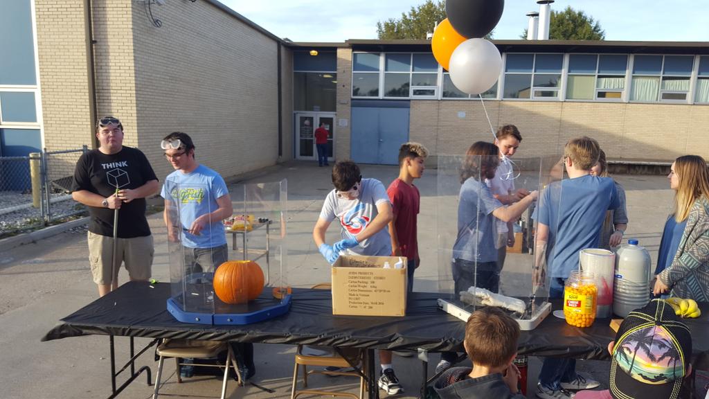 GHS_ScienceTeam's tweet photo. Fine group of young scientists representing @GHS_ChemClub at Flocktober Fest https://t.co/e5tzObq5p1
