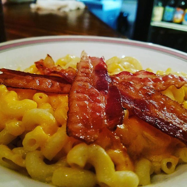 BitesnBuzz's tweet photo. #MacandCheese w/ #Bacon at the #GoatLips Chew and #Brew in #Pensacola #Florida #LoveFL https://t.co/2Iqg6WlYvG