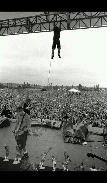 WScaffolding's tweet photo. Eddie Vedder hangs from the scaffolding during a Pearl Jam concert ,WORLD safety scaffolding for sale,https://t.co/NhRCD52bmI https://t.co/KoXPdNTAqE