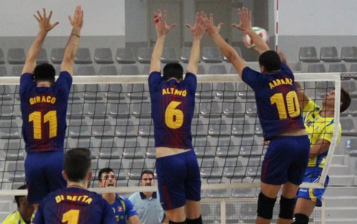 A las 18.00, el mejor voleibol nacional. <a href="/VoleyPalma/">Urbia Voley Palma</a> y @FCBVolei se enfrentan en la SVM. EN DIRECTO aquí goo.gl/mStz4U