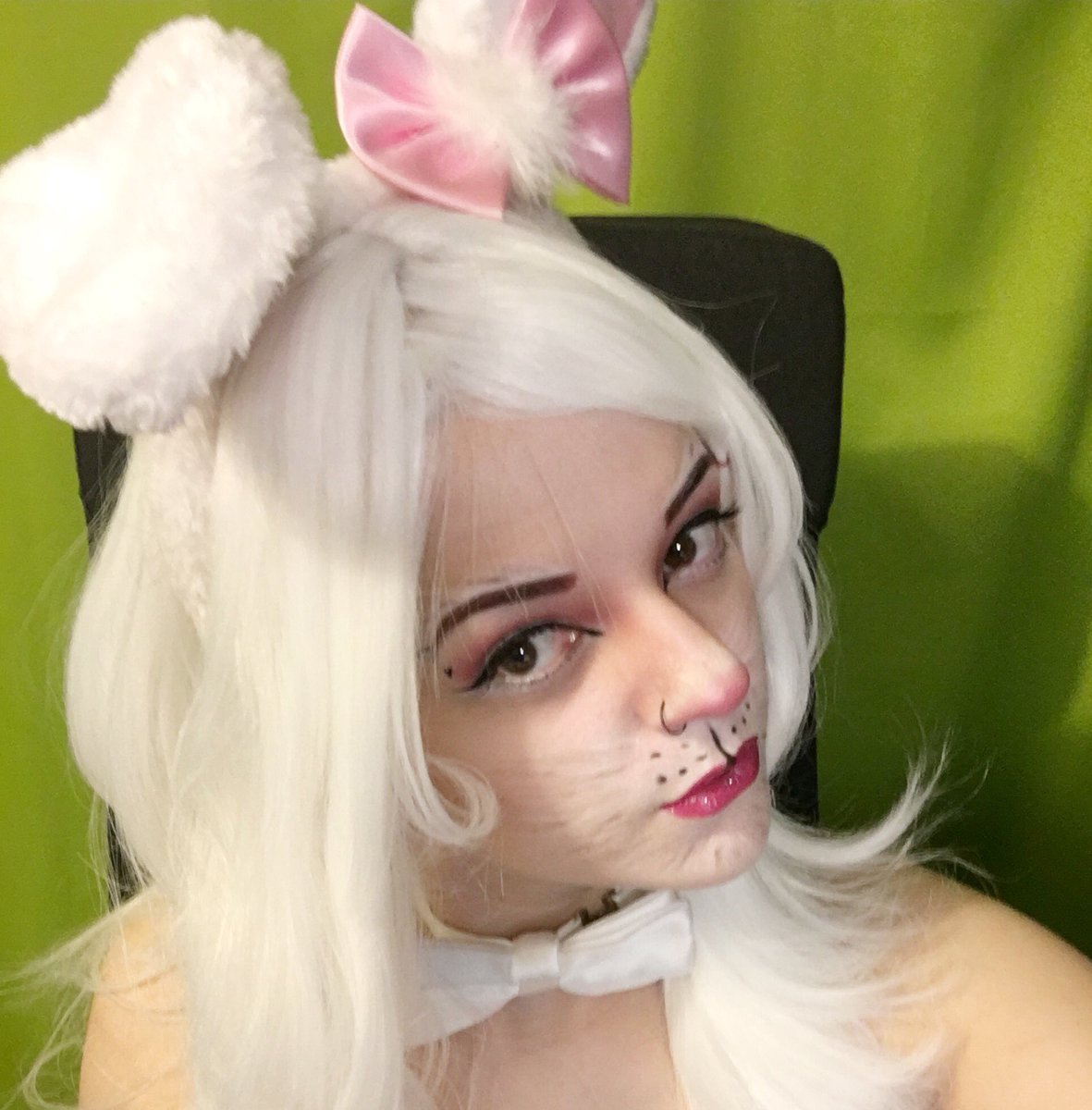 Endyearth's tweet photo. 🐰 Bunny 's look from today's stream for the Halloween event! 🎃 🖤#2weeksofhalloween #streamerlife #halloweenmakeup #bunnymakeup https://t.co/cEOHZhVKwR
