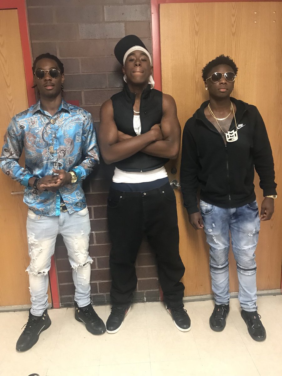 Jalen_Thorpe23's tweet photo. Quavo, 50 & Gucci in the building🤣😎🤑✨
We fresh asl❄️😭 #Reactt https://t.co/4hoRoO3NDl