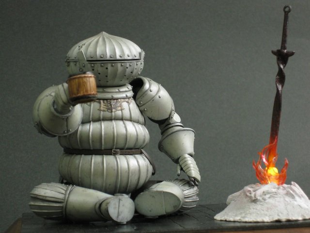 Naaga Dark Souls Iiiよりカタリナのジークバルド プラ板をヒートフォーム バキューム成型して作った鎧をガンプラ グリモア に着せてるので動きます 剣を構えるとフォローやrtが来るらしい