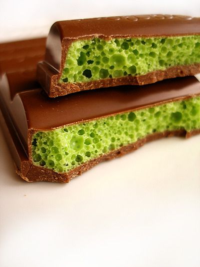 Cannot resist this Matcha chocolate bar pinterest.ca/pin/5287508124…