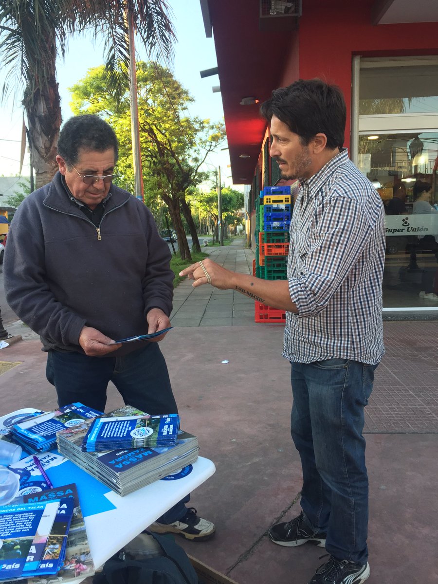 miyoshi_monica's tweet photo. En Independencia y Derqui #Troncos los vecinos demuestran su apoyo a la #Lista501 #1PaisUnido @SergioMassa @GiselaLZamora https://t.co/THHtKEBJF1