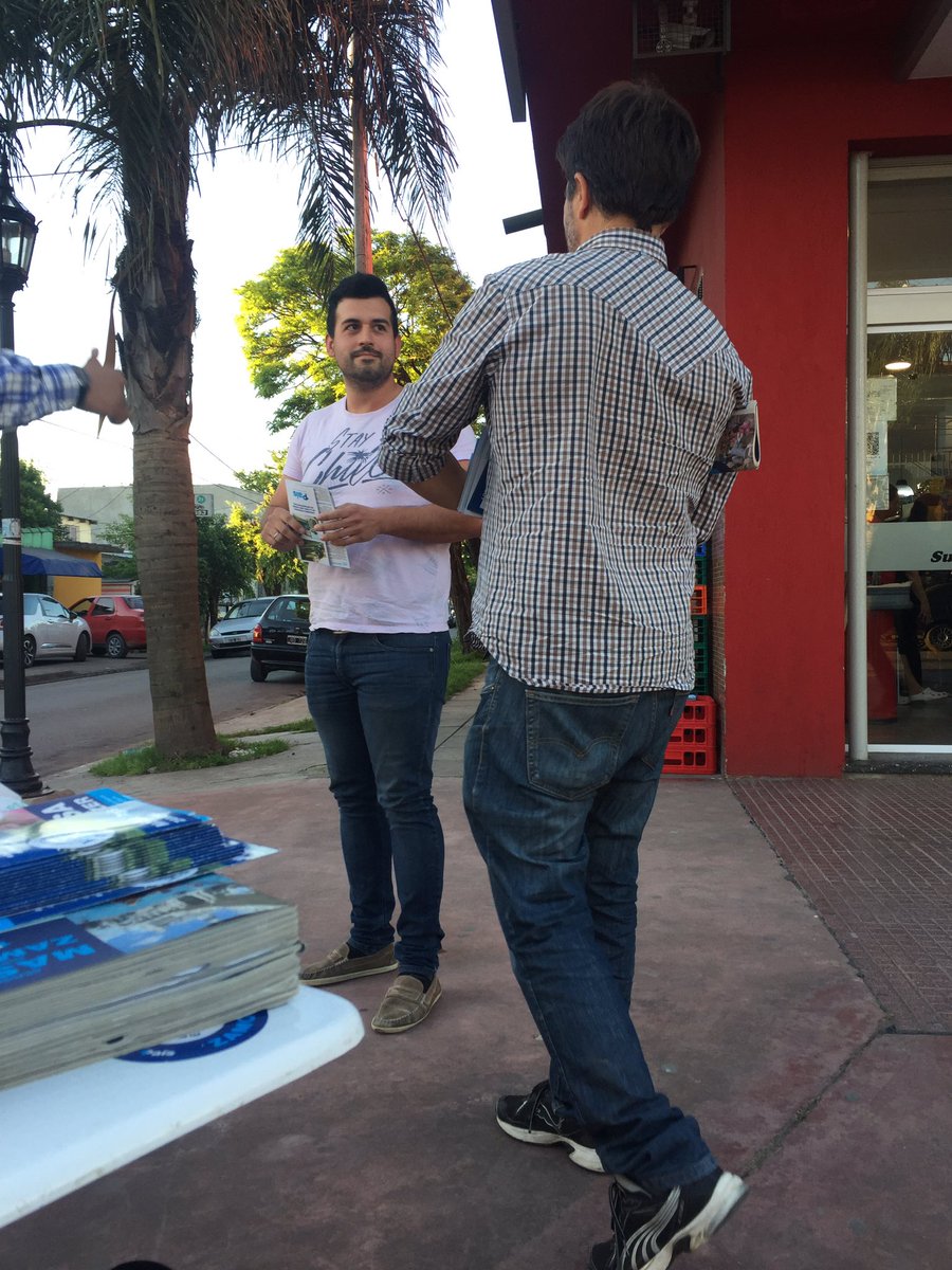 miyoshi_monica's tweet photo. En Independencia y Derqui #Troncos los vecinos demuestran su apoyo a la #Lista501 #1PaisUnido @SergioMassa @GiselaLZamora https://t.co/THHtKEBJF1