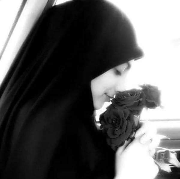 راح اغـربـل گلـبـي اسـويـلـه جـرد
اليـبقـه بـيـه اعـزاز واليـوگـع طـرد
طبعي ماچذب ولا احب النفاق
وگلبي ماشايل ابد ذرة حقد
