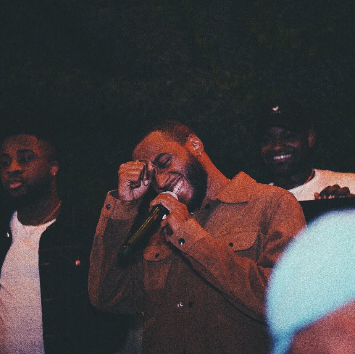 6LACK's tweet photo. #stoptellingmetosmile https://t.co/L1ghmryDyo