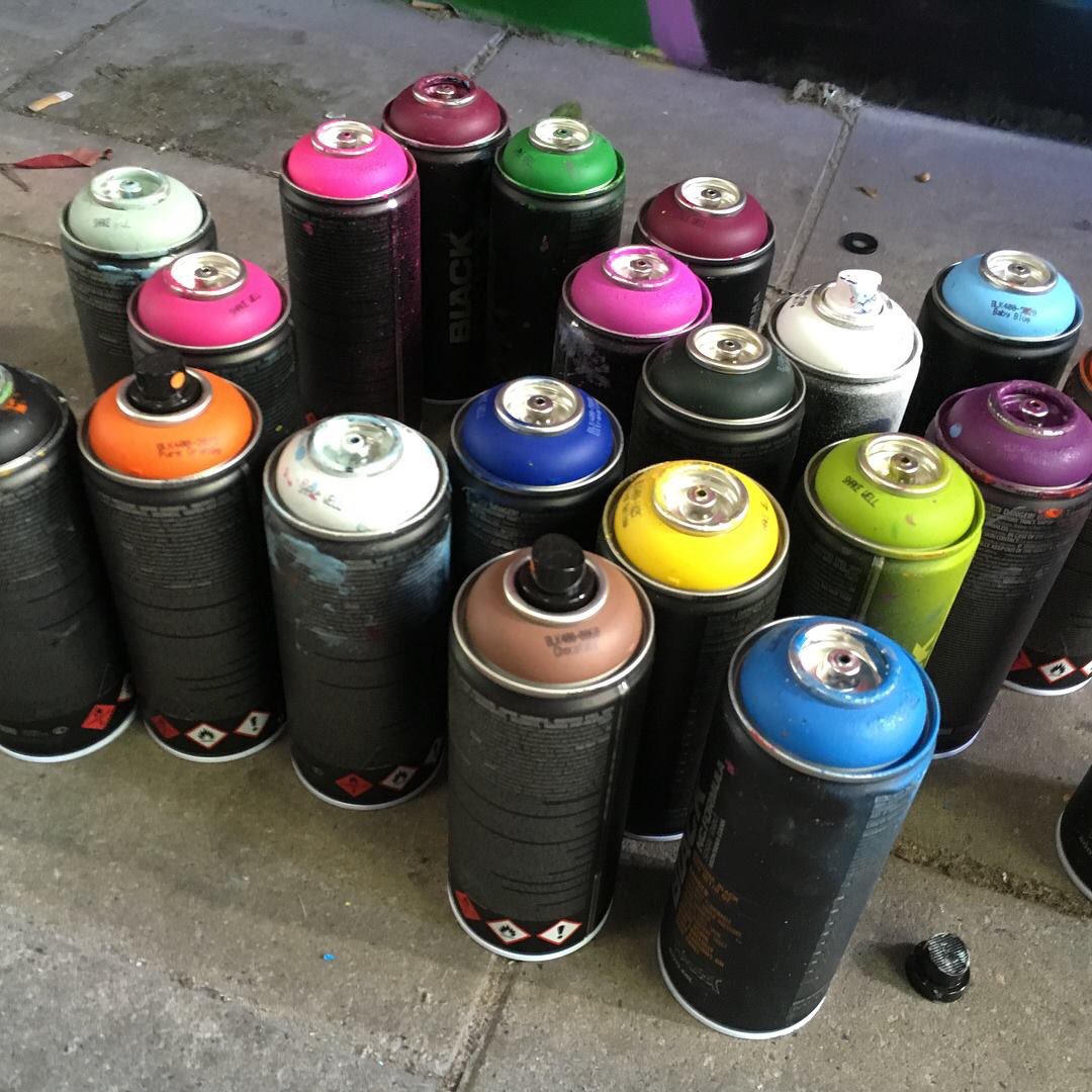 Sjors &amp; Sjimmie are back! Robert vd Kroft en the Lastplak Crew painted these walls in Crooswijk!  #space #starwars <a href="/HIJSLive/">HIJS Live</a> <a href="/RewritersRdam/">RewritersRotterdam</a>