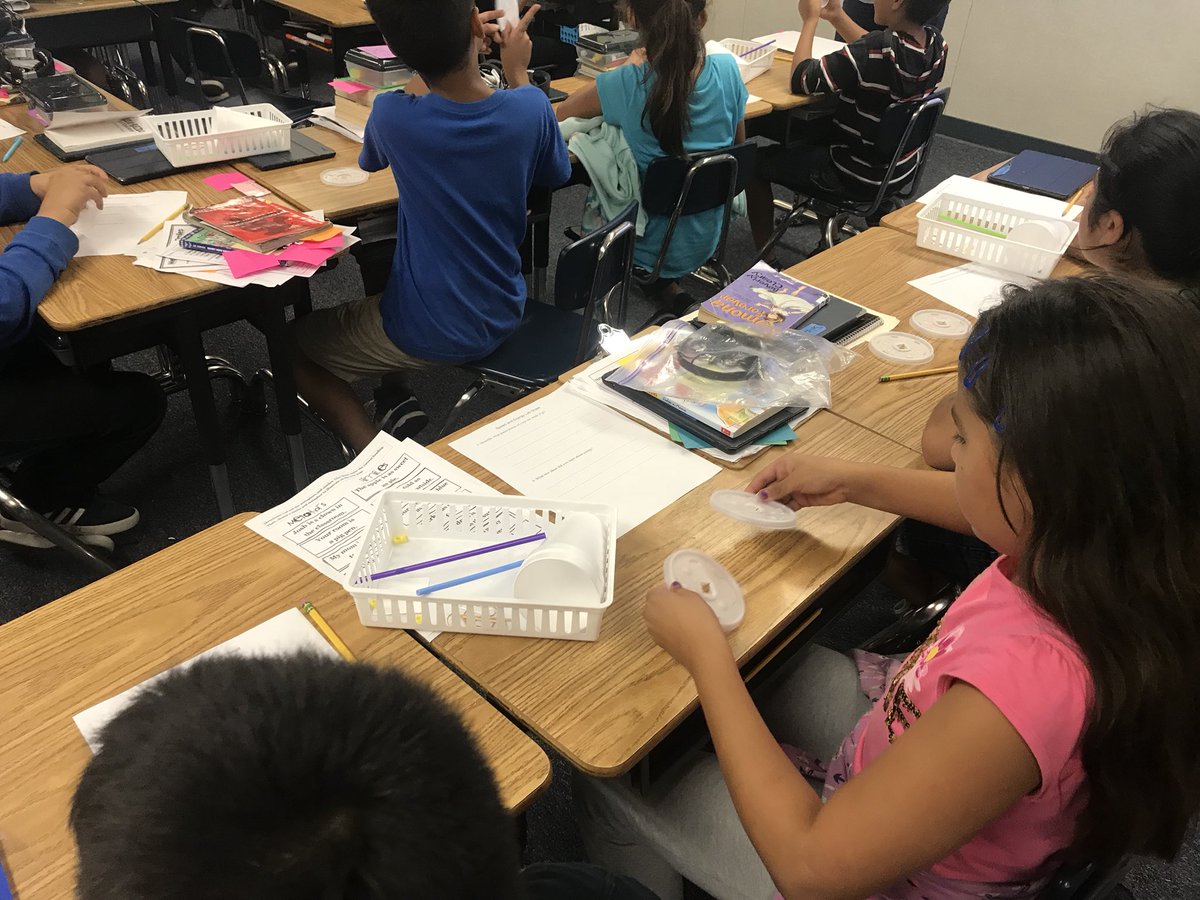 lmachado_SCS's tweet image. A little #mysterscience going down in Room 28! @Maple_SchoolOC @PrincipalMaple @411techteacher #themapleexperience