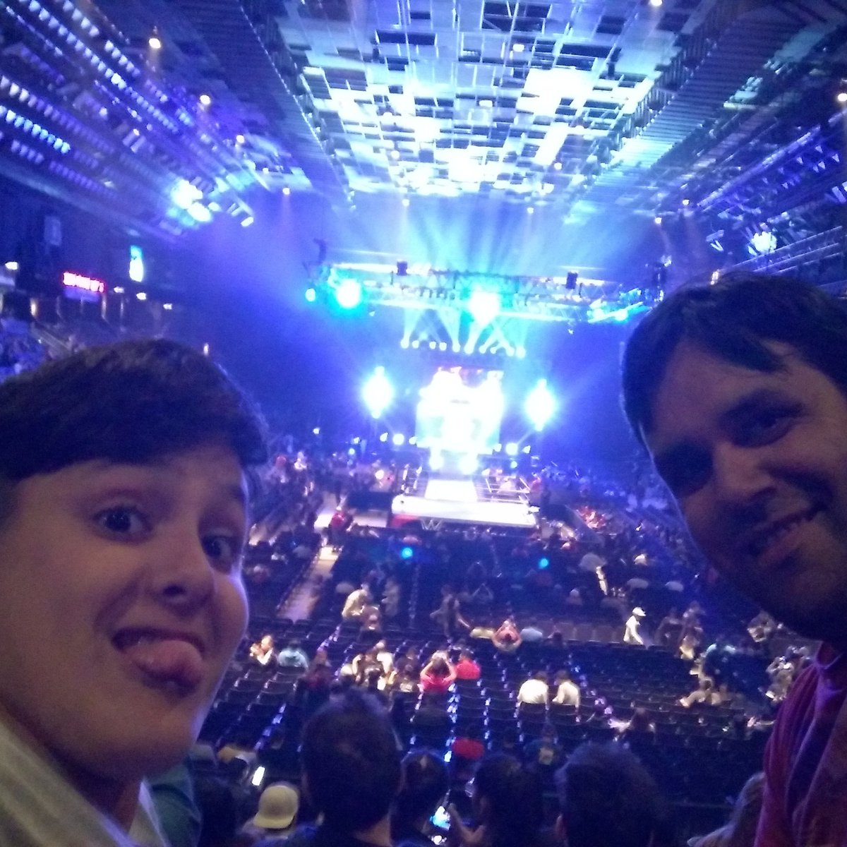 #WWELiveBuenosAires aca estamos desde Rio Gallegos
