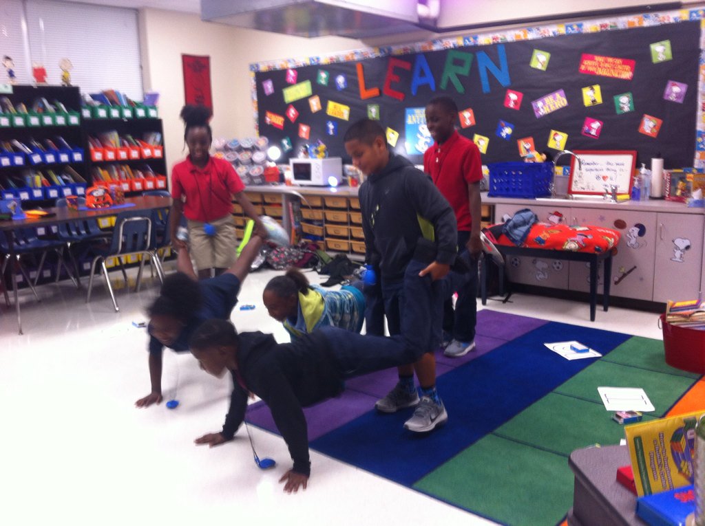 KariDierks's tweet photo. Time of your life lesson @BedtimeMath was on fire tonight @smithacad #allabouttime Ss love their new stopwatches https://t.co/X8k1S6nBgY
