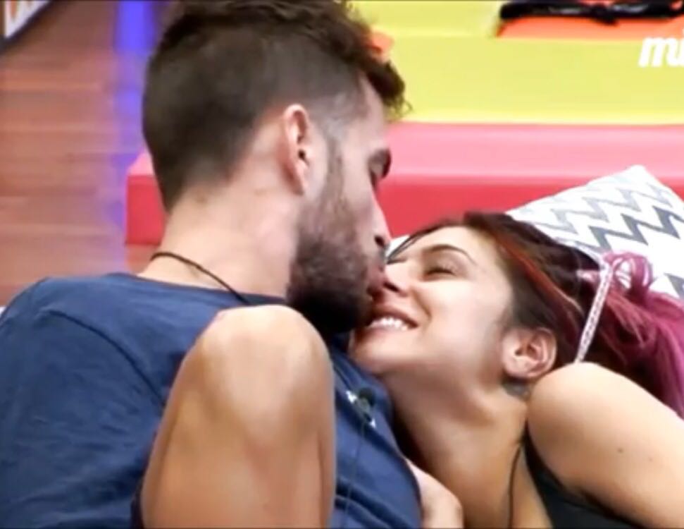 Veromadrid30's tweet photo. #RodeaAGHVip #RodeaEnGHVip tienen que estar hay ellos nos a hecho vivir gh como nunca 😍😍😍😍😍 https://t.co/TIdoRgglvi