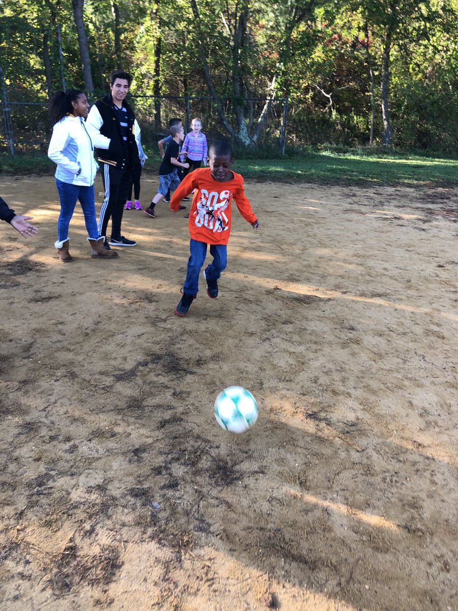 MissCraigTFMS's tweet photo. Great team work today! #SRS #FuntasticDay https://t.co/AmJwgUO6ZW