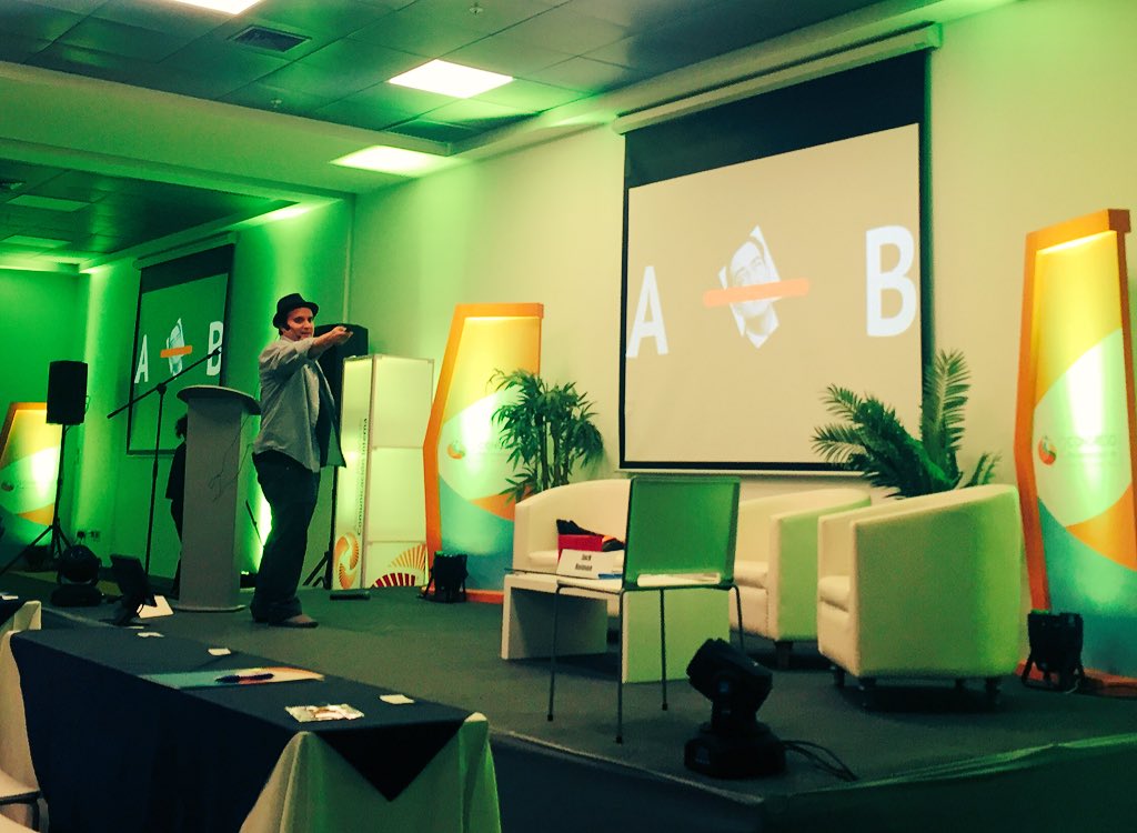 lizBCN's tweet photo. @JackReimon la magia ocurre cuando unimos dos cosas que no tienen nada que ver - generando nuevas conexiones #CONCIN2017 https://t.co/KVxaKxU7kx