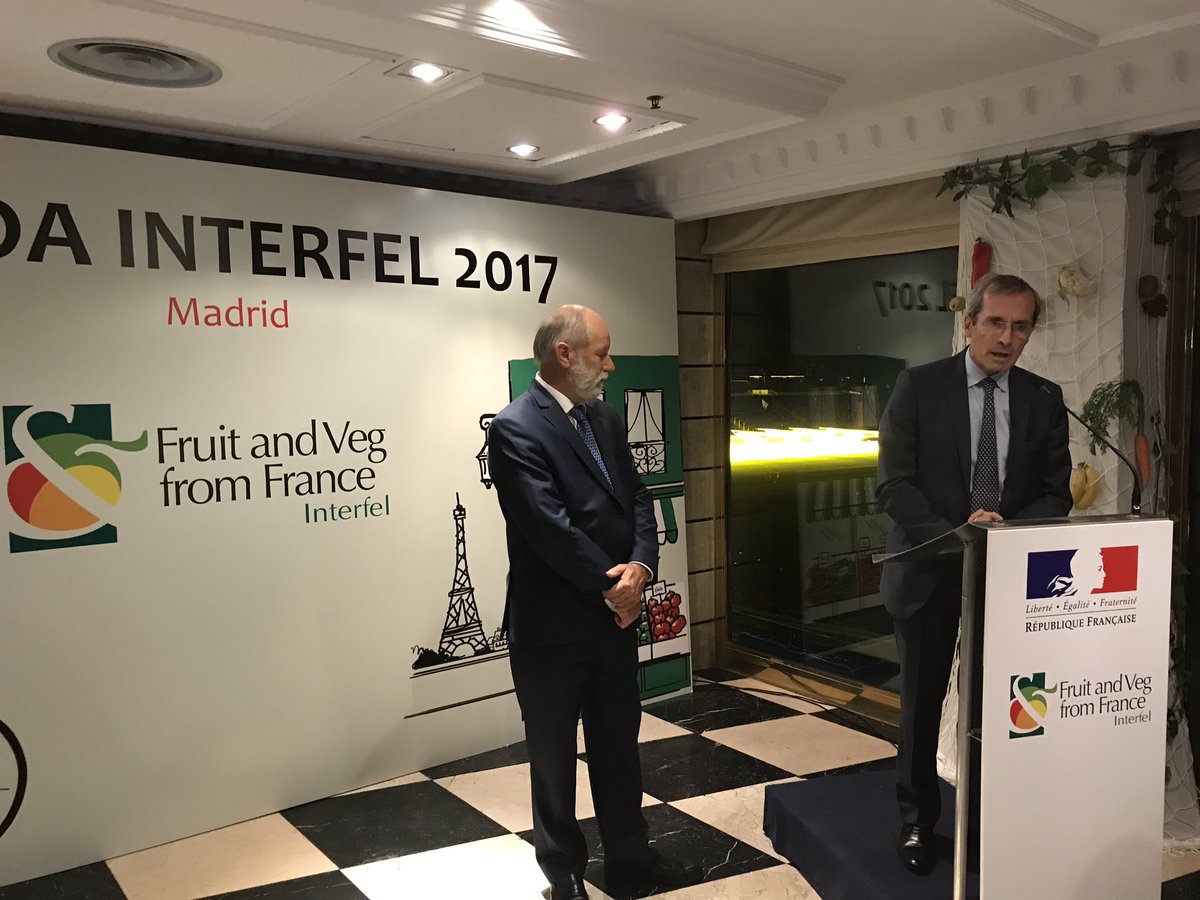 v_ferrucci's tweet photo. Très belle similitude entre le faire équipe (de foot) et l'être en interprofession. Soirée #Interfel à #FruiAttraction2017 @france_espagne https://t.co/iag1C4wqsb