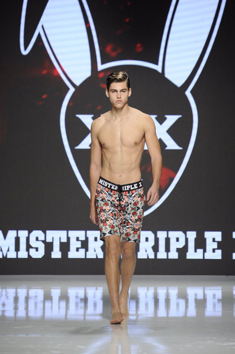 MisterTripleX's tweet photo. #mistertriplex by #erikrosete at #artheartsfashion #losangelesfashionweek #lafashionweek #ahf #styletherunway #moiracosmetics #aprillove https://t.co/bcD10GPNX3