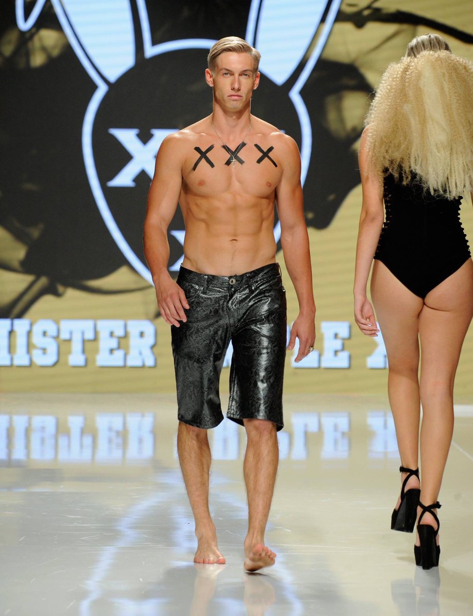 MisterTripleX's tweet photo. #mistertriplex by #erikrosete at #artheartsfashion #losangelesfashionweek #lafashionweek #ahf #styletherunway #moiracosmetics #aprillove https://t.co/d3salVMLqx